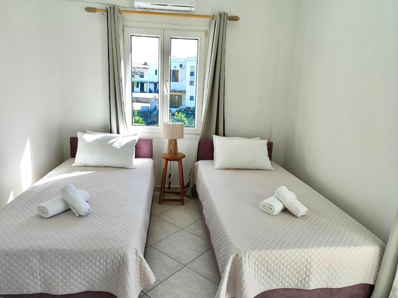 Theasis Apartments Adámasz Kültér fotó